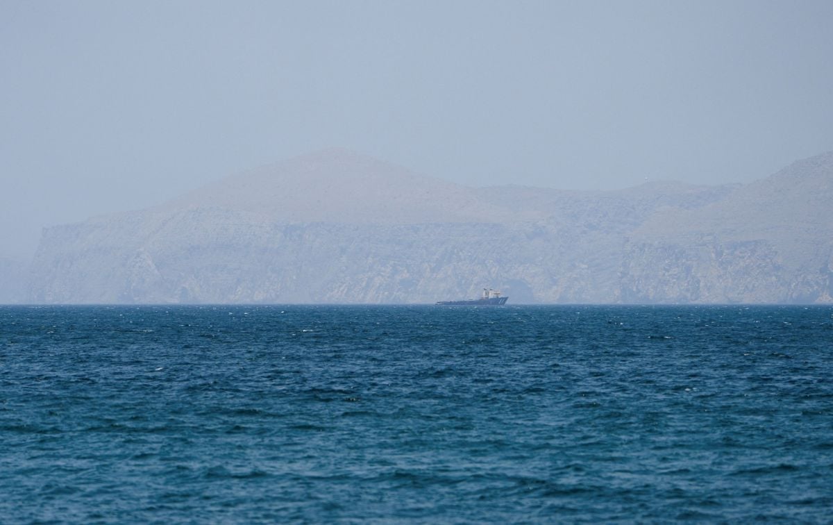 Un pétrolier explose dans le détroit d'Ormuz après avoir heurté une mine, selon une agence de presse iranienne