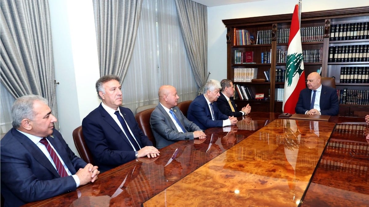 Aoun receives Mahmoud Abbas' representative to discuss disarmament of camps