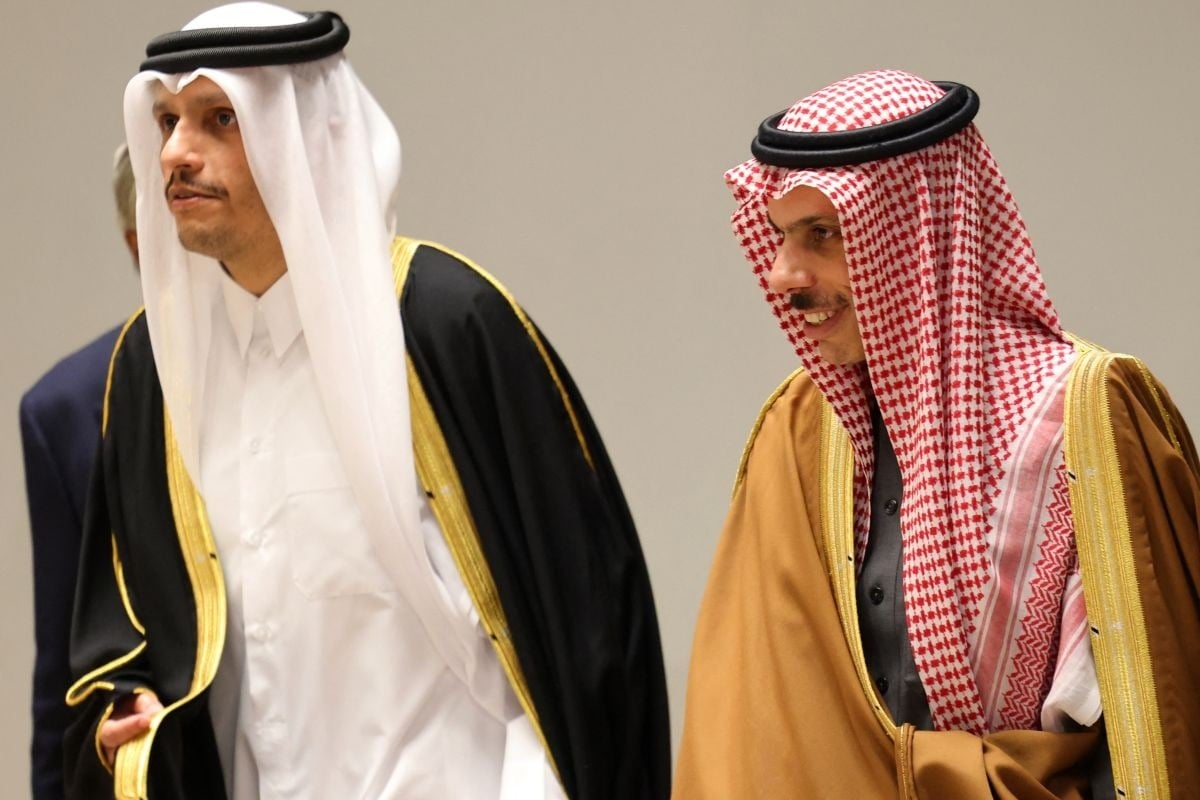Saudi, Iranian foreign ministers discuss regional de-escalation