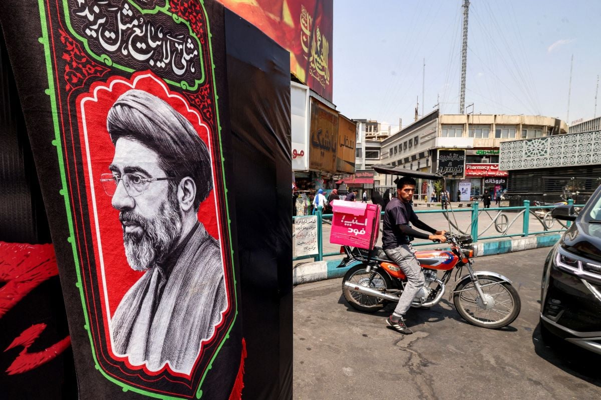 Téhéran promet de diffuser bientôt des images de Mojtaba Khamenei
