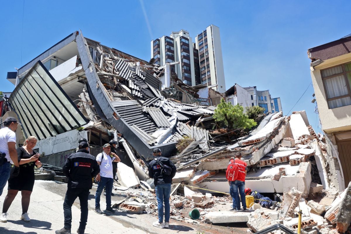Rescue efforts press on after quake, death toll expected to rise