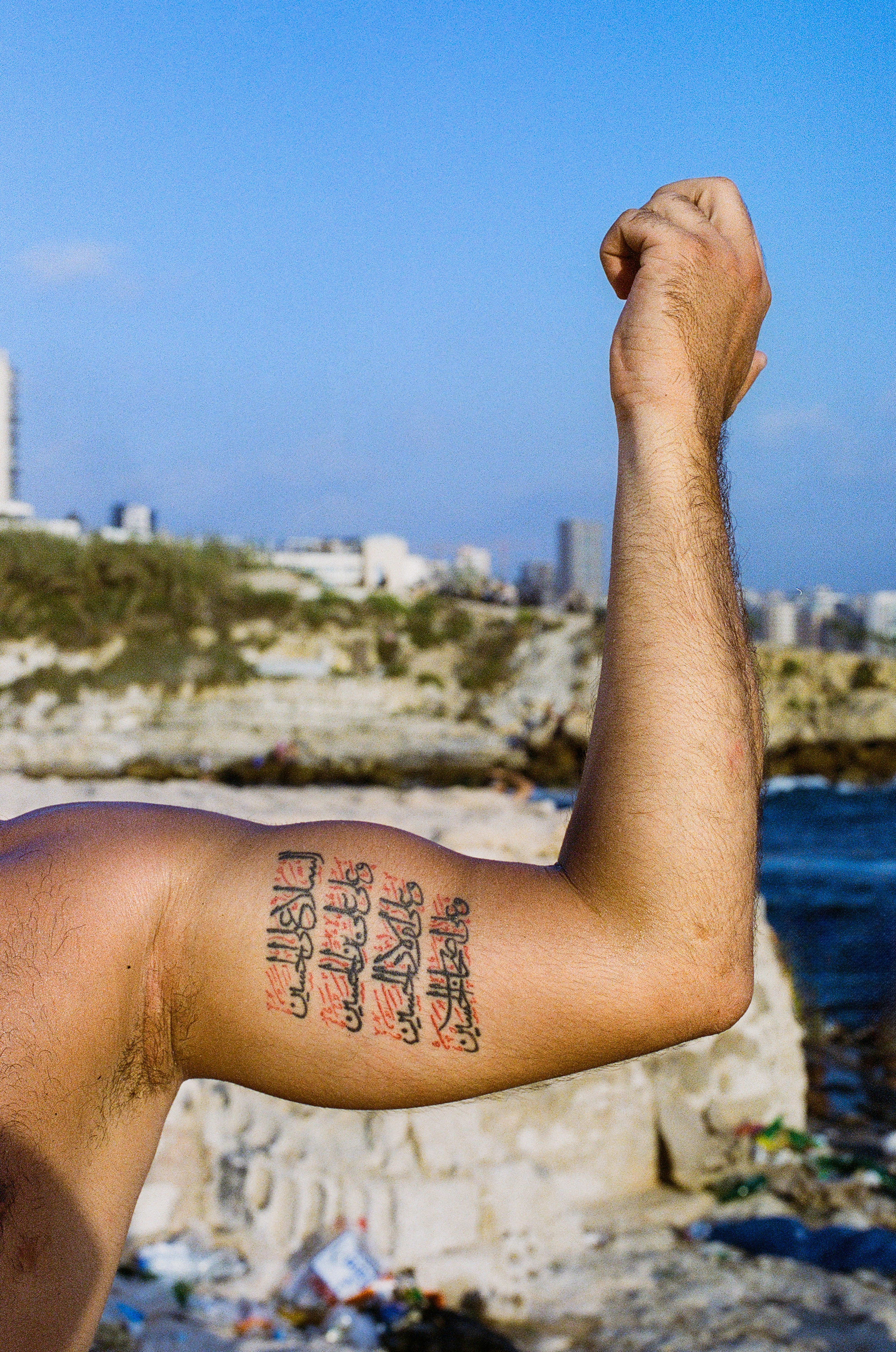 Le bras tatoué. Dalié el-Raouché, Beyrouth, Liban, août 2026. Photo Mohamad Abdouni/L’Orient-Le Jour