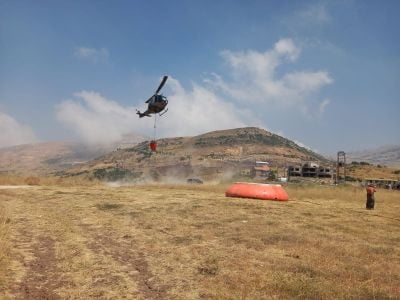 Un incendie menace la forêt de cèdres de Tannourine, un pompier blessé dans l'explosion d'une ancienne mine