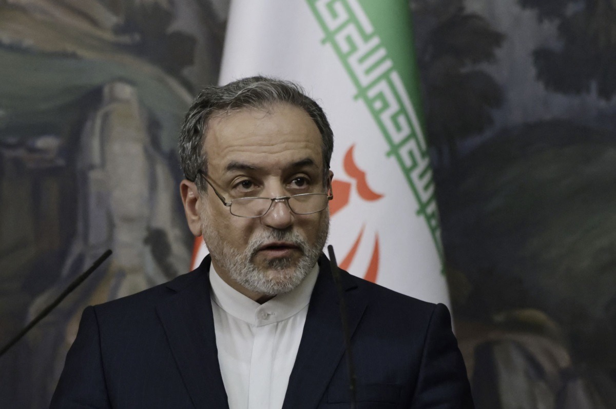 Trump warns of economic consequences for any country that supports Iran
