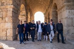 Visite du site de Tyr inscrit sur la liste du patrimoine mondial de l’Unesco, en compagnie notamment du ministre de la Culture Ghassan Salamé. Photo fournie par le bureau de l’Unesco à Beyrouth 