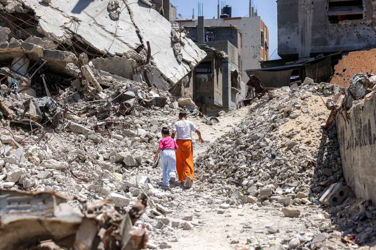 Children banned from flying kites after Israel warning to Hamas
