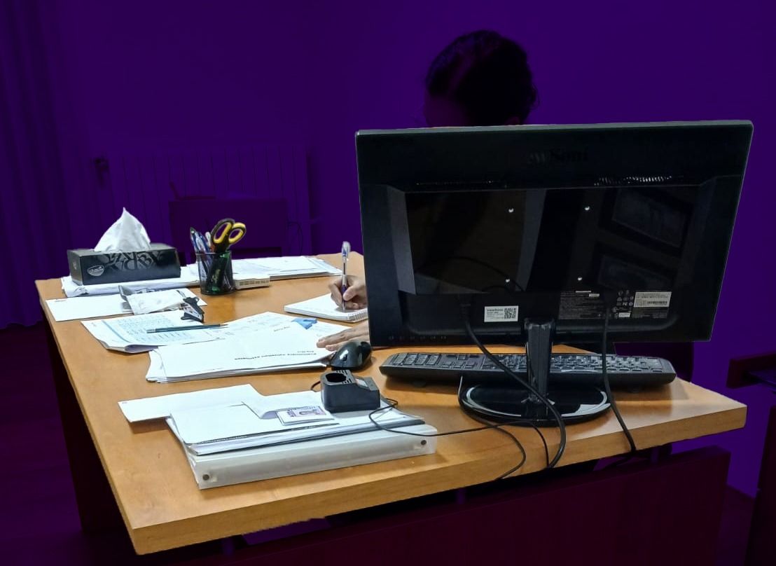 Éliane, enseignante à l’école publique, enchaîne les petits boulots... 24h/24