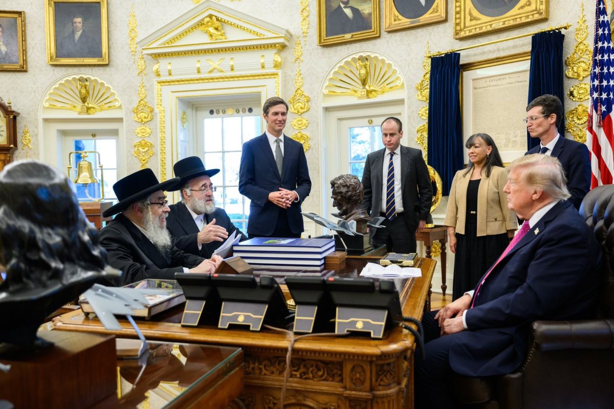 Ahead of midterms, Trump hosts anti-Zionist rabbis at White House