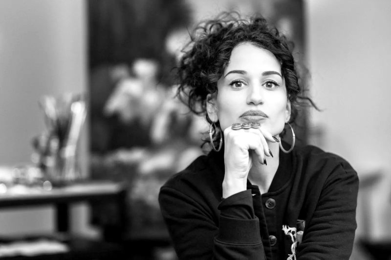 Raconter les vies exilées comme Louisa Yousfi