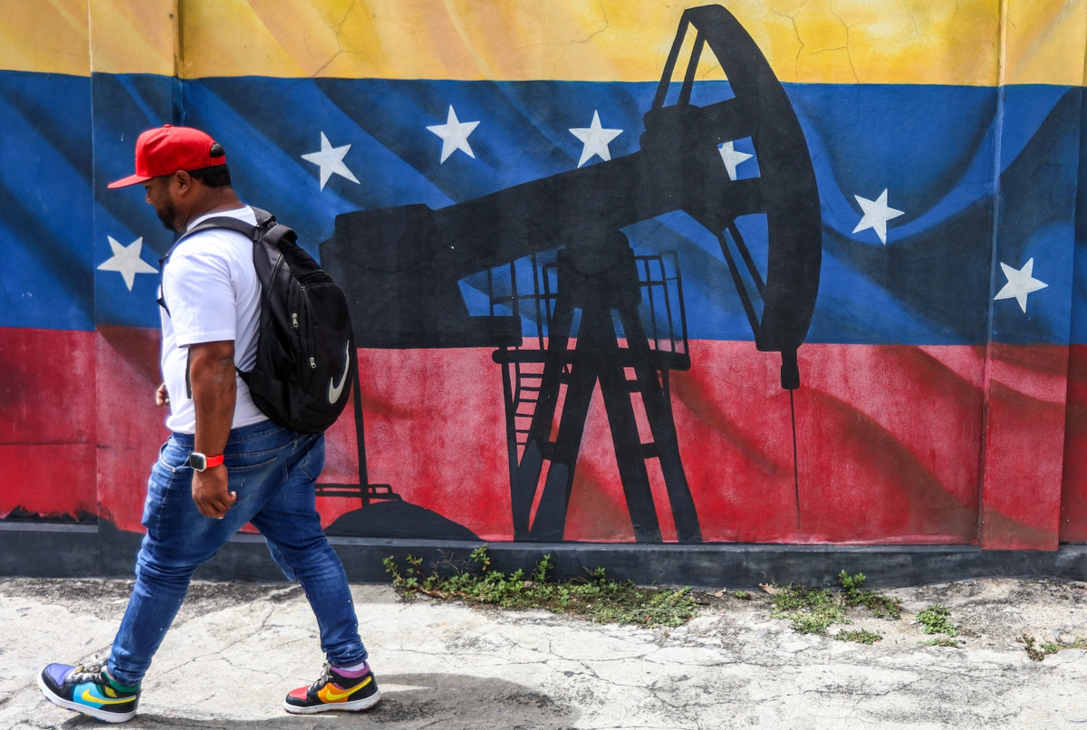 Du Venezuela à l'Iran, Trump à la conquête du pétrole et de ses voies maritimes