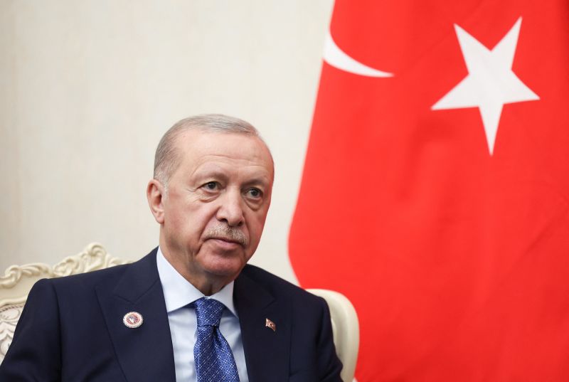 Un ex-Premier ministre d'Erdogan poursuivi pour « insulte au président »