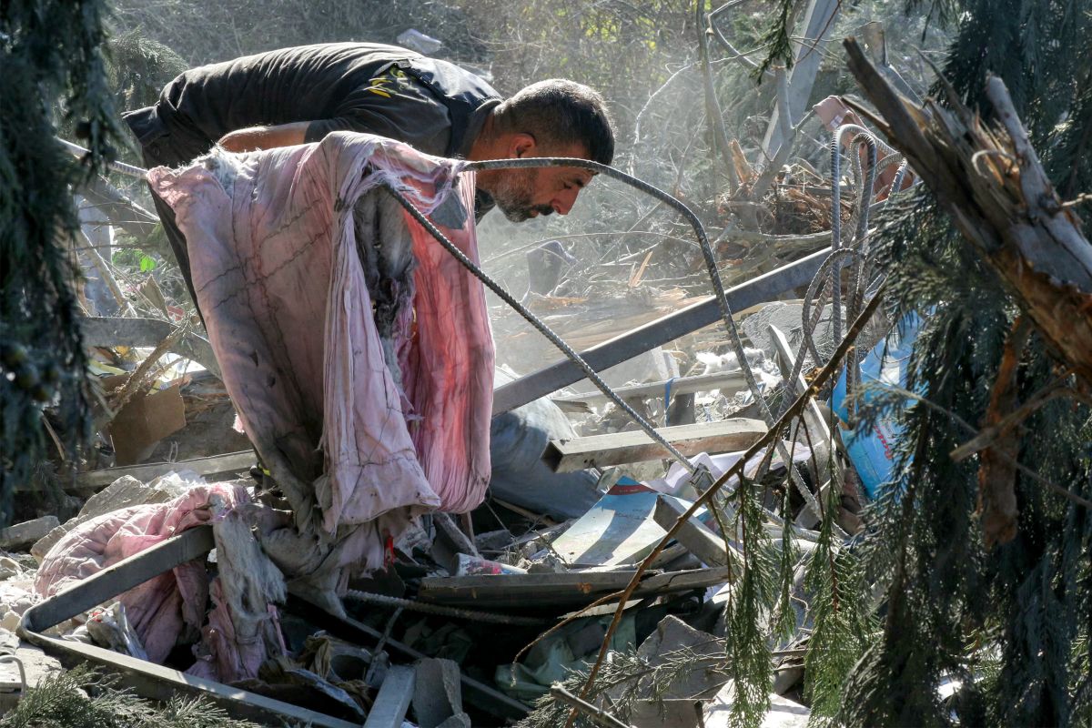 Israel intensifies attacks on Nabatieh: Kills 9 members of same family and 2 paramedics in Kfar Roummane