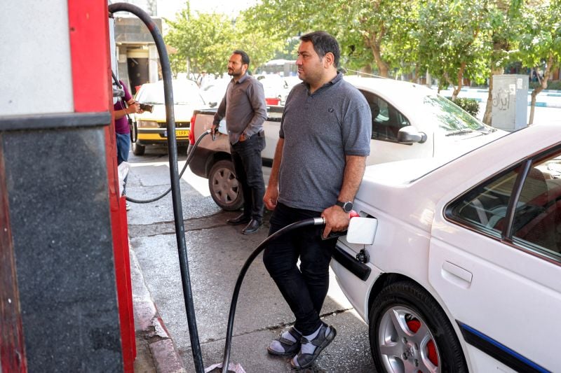 Le baril de Brent atteint les 100 dollars après de nouvelles frappes au Moyen-Orient