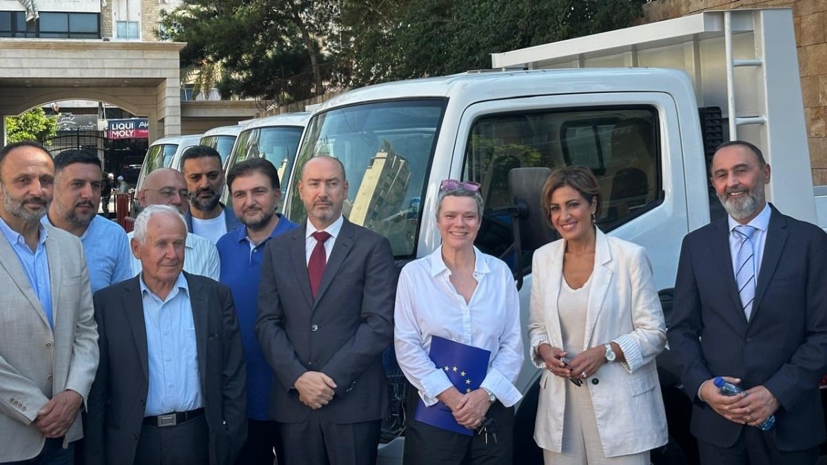 Gestion des déchets : des équipements, dont des camions, distribués à des municipalités au Liban-Sud