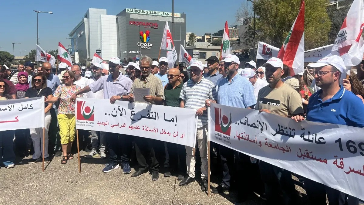 « Douze ans d'attente, ça suffit » : les enseignants contractuels de l’UL réclament leur titularisation devant le palais de Baabda