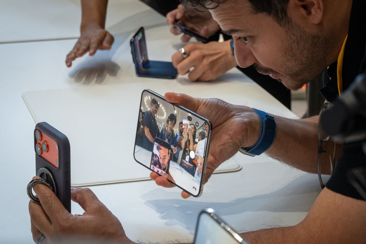 Apple lance son premier iPhone pliable à près de 2 000 dollars