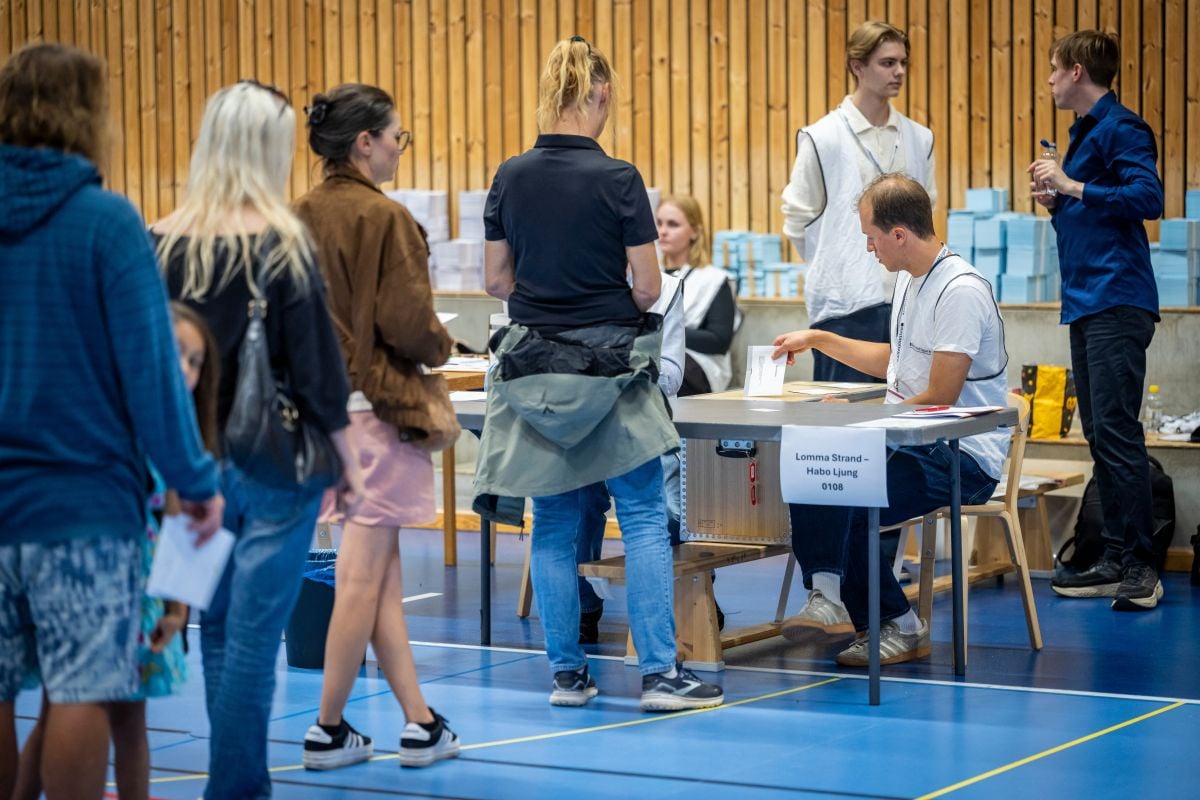 Sweden's prime minister steps down after losing election