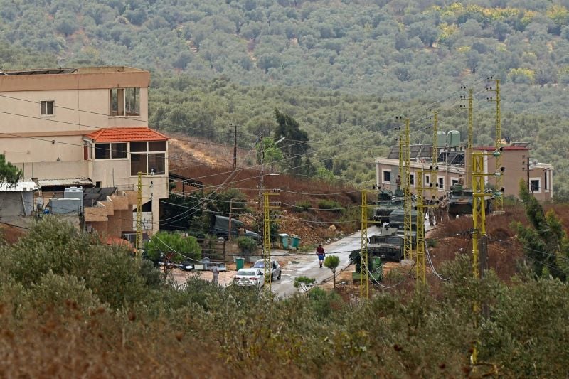 Insultes, menaces et grenades : face-à-face tendu entre les armées israélienne et libanaise à Deir Mimas
