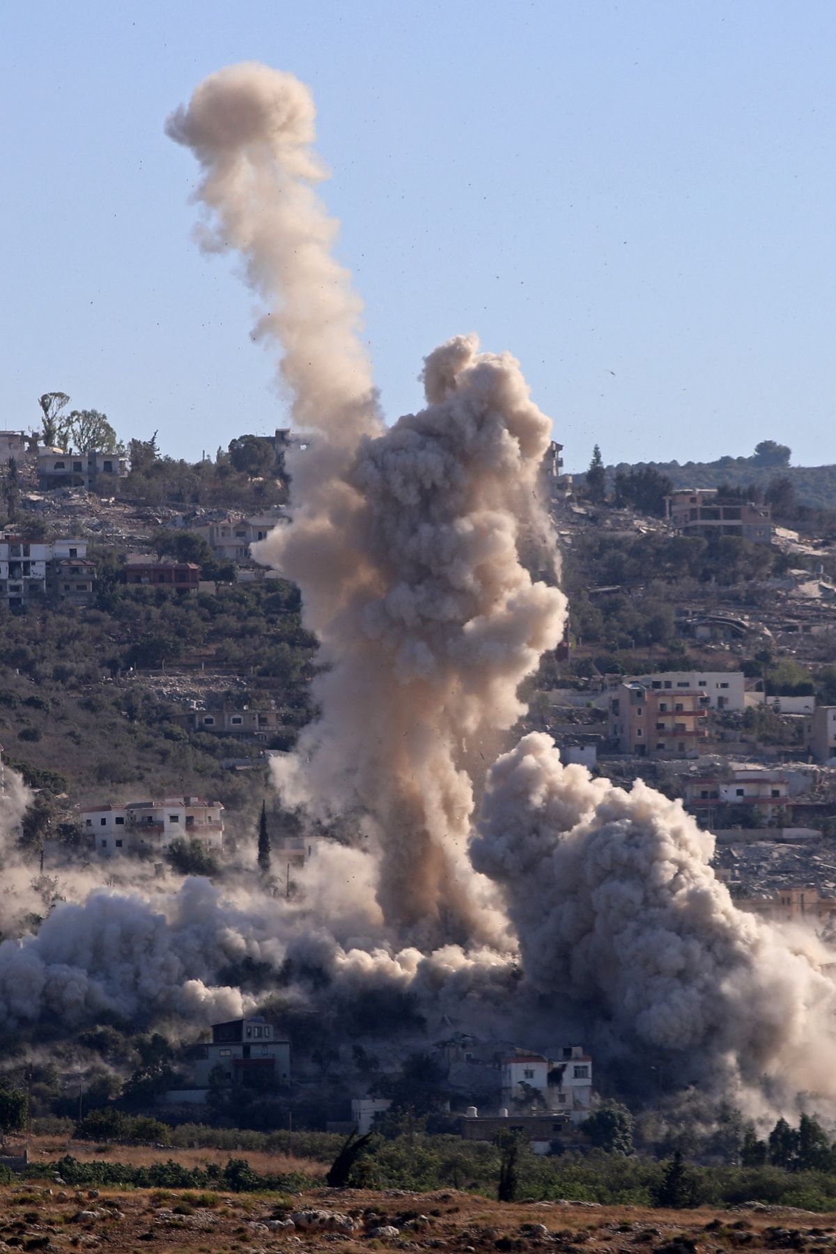 HRW accuse le Hezbollah d’utiliser des bombes à sous-munitions, et dénonce l’usage par Israël de phosphore blanc