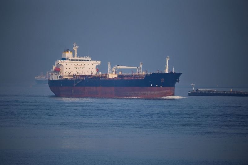 Nouvelles frappes dans le Golfe, le pétrole passe la barre des 100 dollars