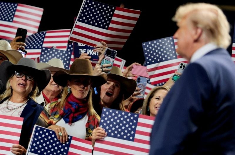 A Dallas, Trump mise sur sa personne et la promesse d'un gros chèque pour sauver les élections de mi-mandat