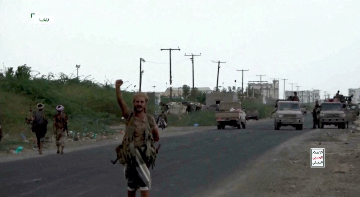 Yemen's Houthis to target US interests if it supports Saudi-led strikes