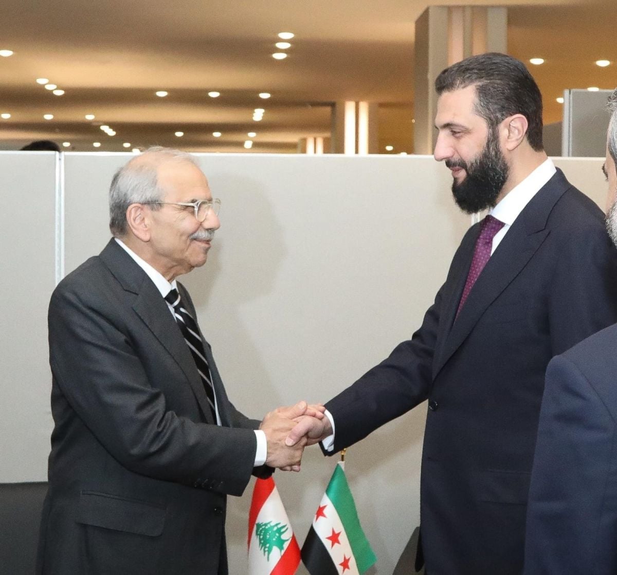 Après une réunion avec Chareh, Salam presse pour la révision des accords de coopération libano-syriens