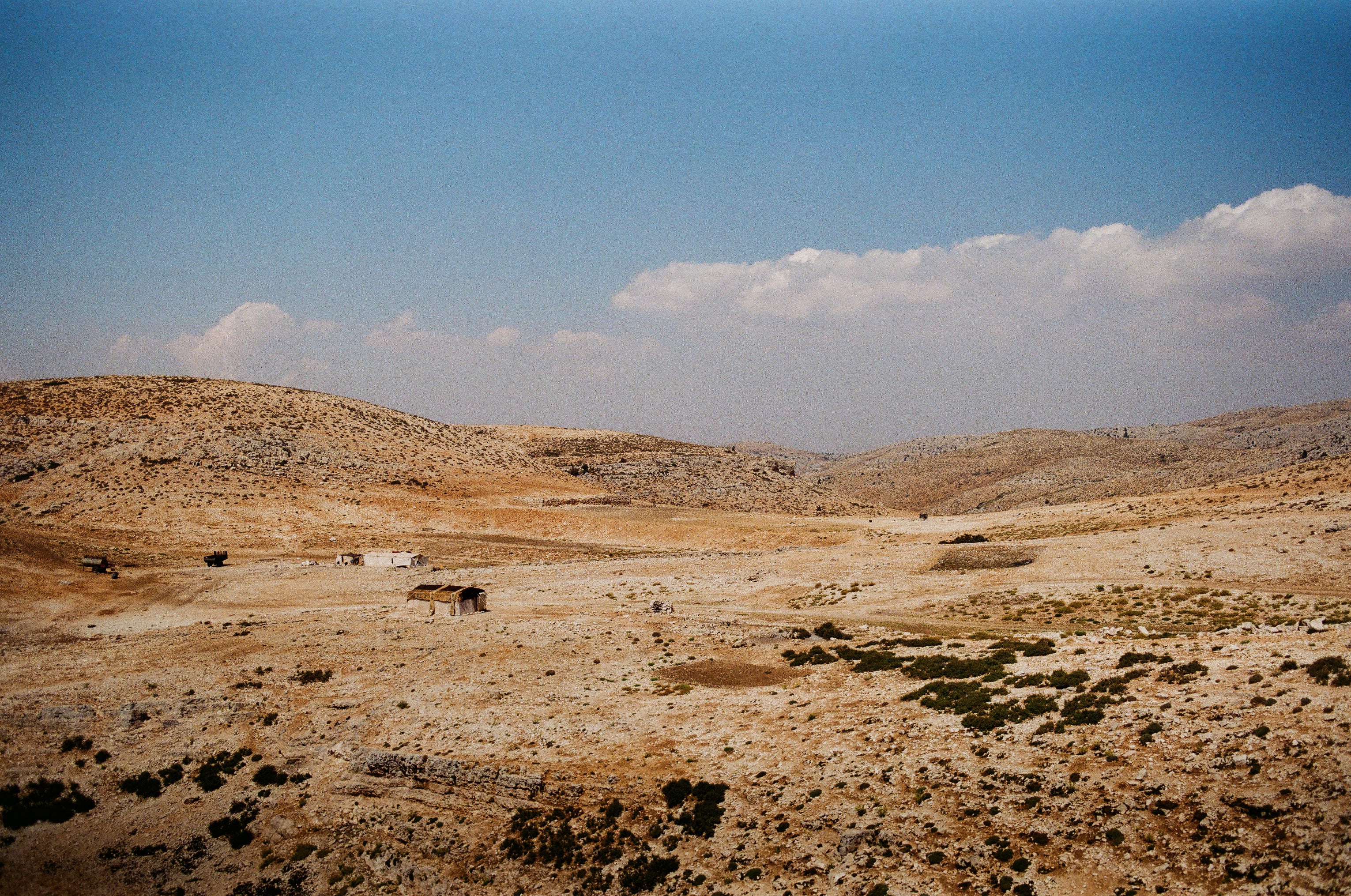 Collines arides. Jurd el-Mneitra, Mont-Liban, Liban, août 2019
