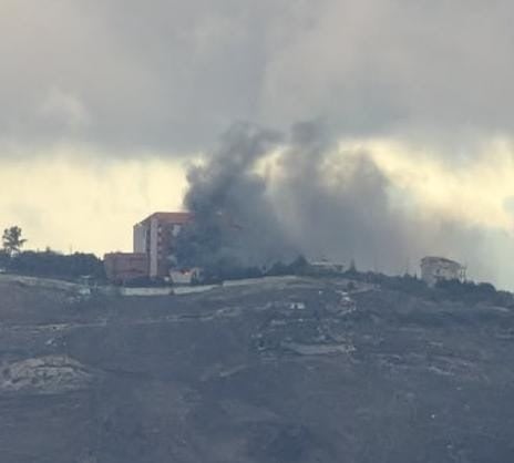 L'armée israélienne incendie un hôpital à Meis el-Jabal, le ministère de la Santé condamne