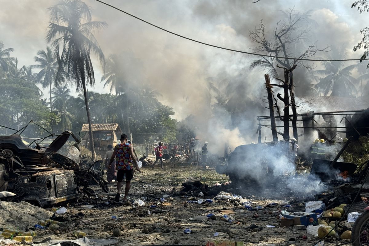 Myanmar military airstrike kills 33 in market area