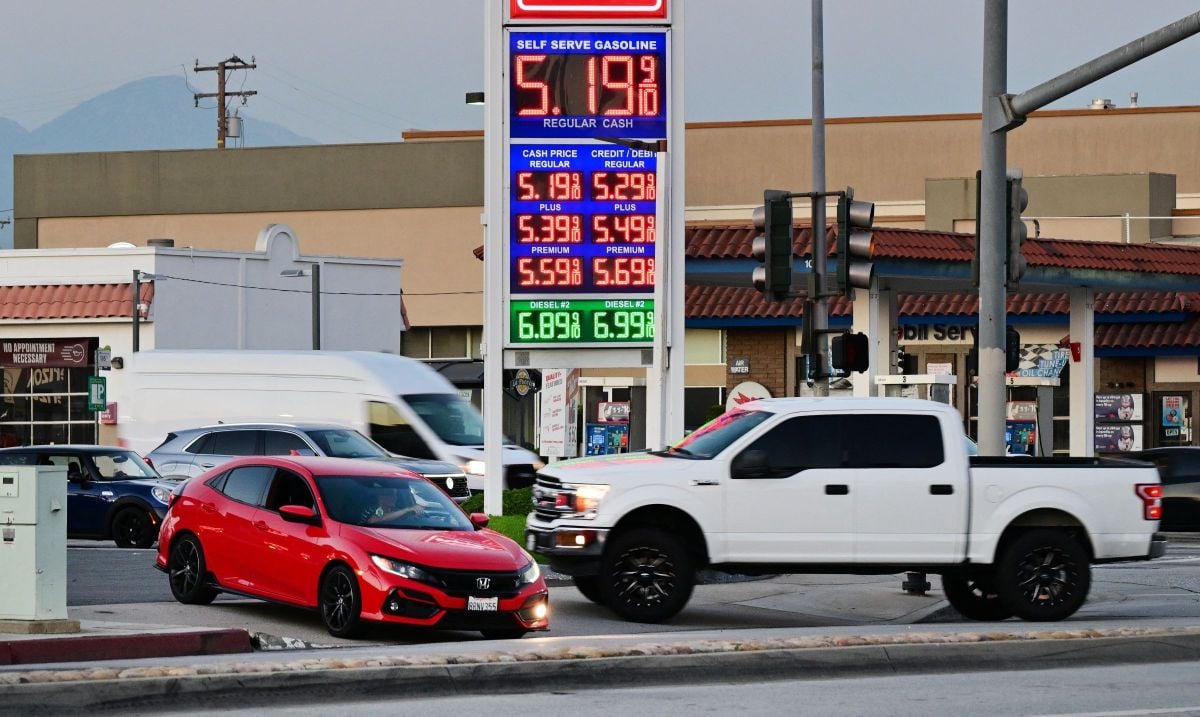 Brent oil price sinks under $100 on Mideast war hopes