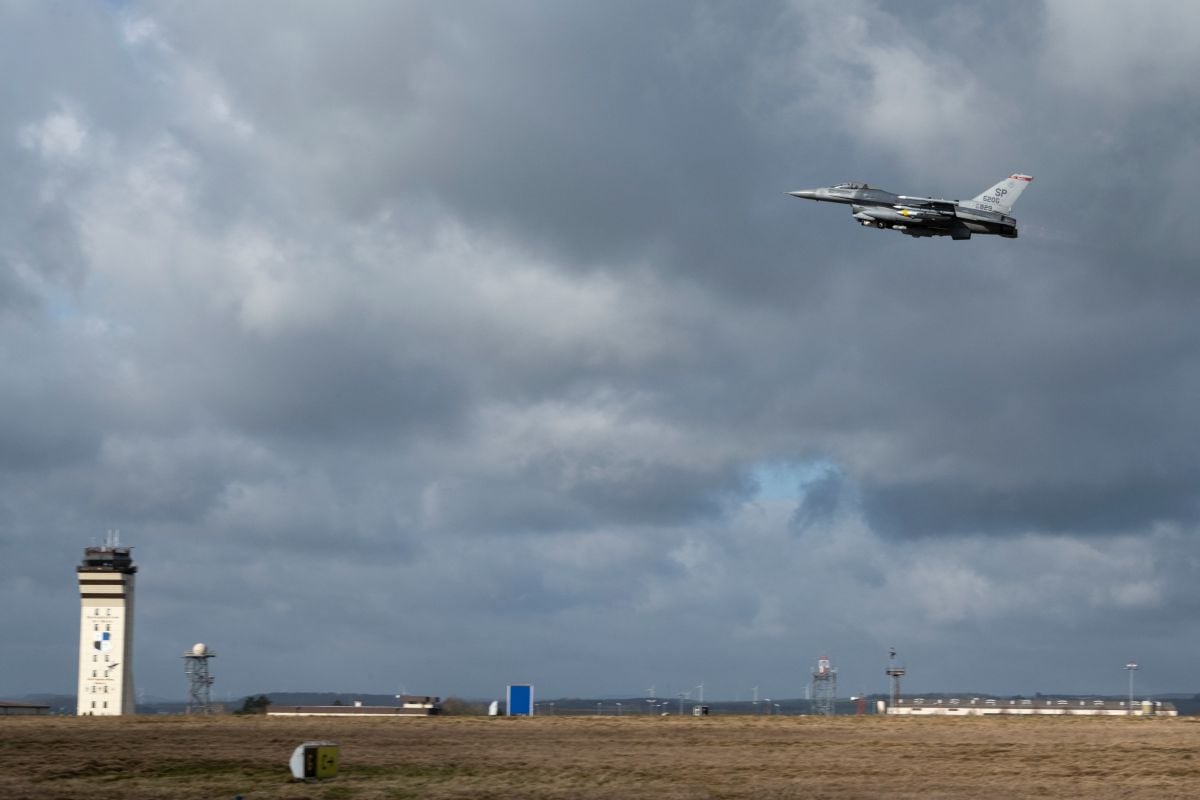 F-16 fighter jet crashes at US air base in western Germany