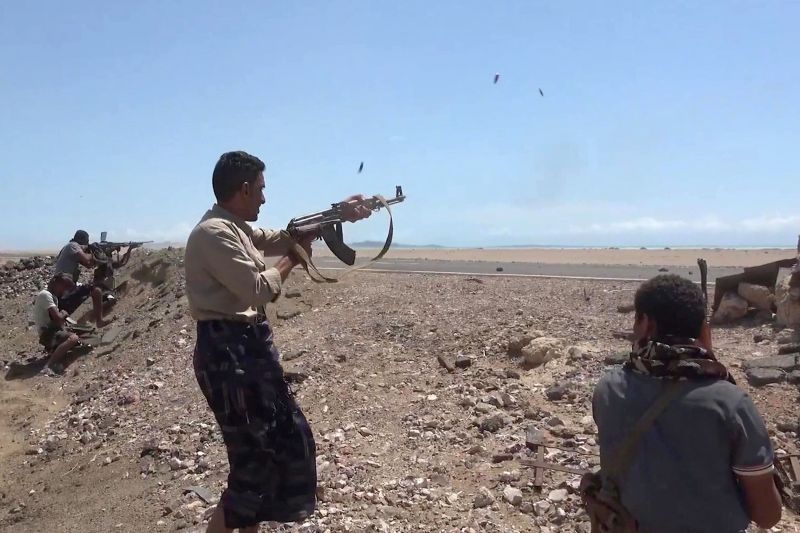 Houthis attack Aden airport as fighting intensifies in Yemen