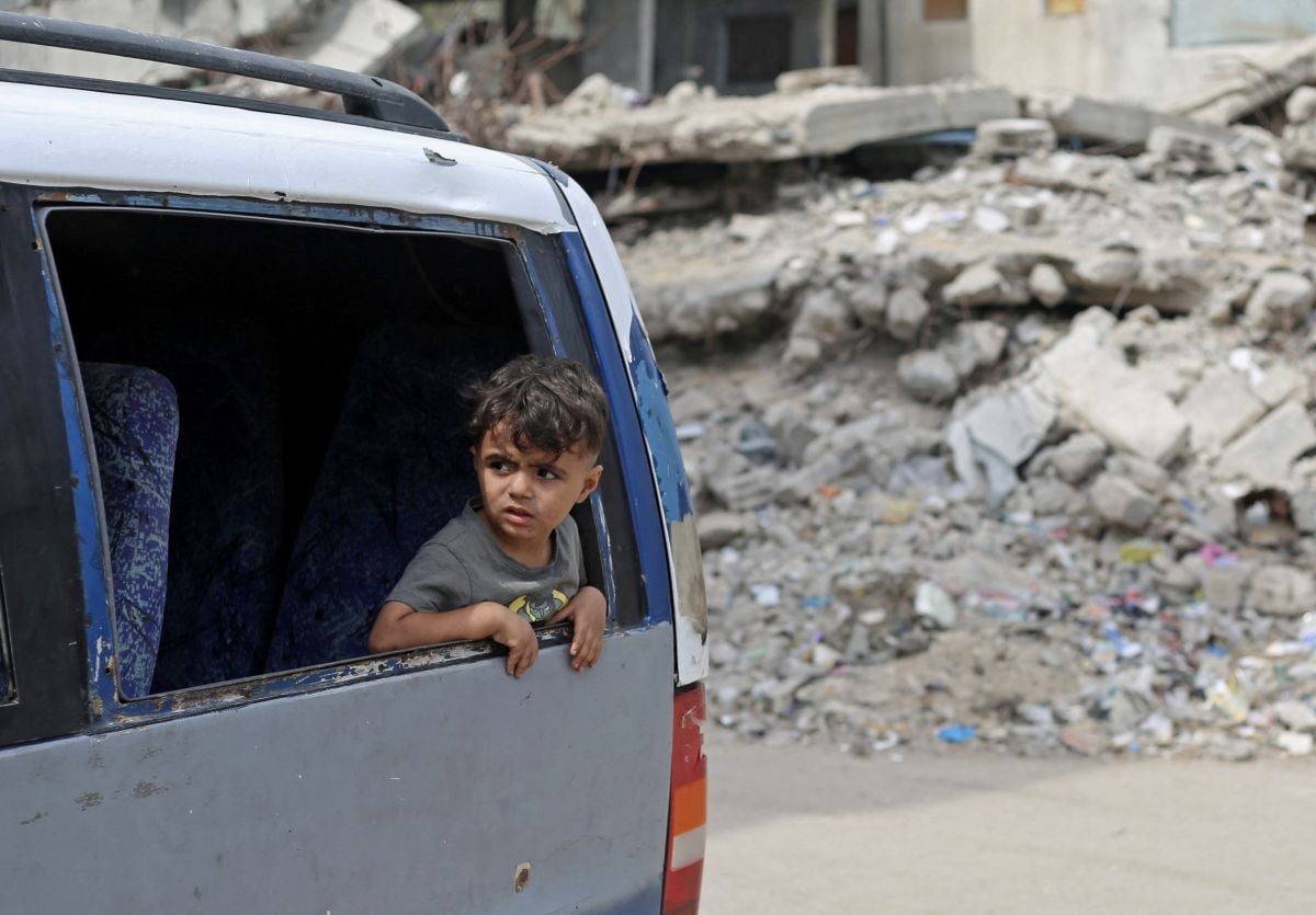 Israeli fire kills six, including Hamas commander