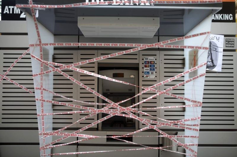 Real estate, stocks, eurobonds: Lebanese banks multiply offers to settle deposits