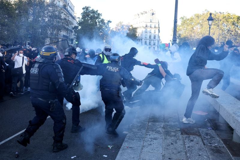 France's high school students plan fresh protests