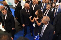 Youmna Nahas accompagnant le président Joseph Aoun le jour de l’inauguration du Salon le 8 octobre 2026. Photo Promofair