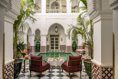 L’un des trois patios de Beit al-Noor, une « maison de lumière » au cœur de la ville ocre. Photo fournie par le couple