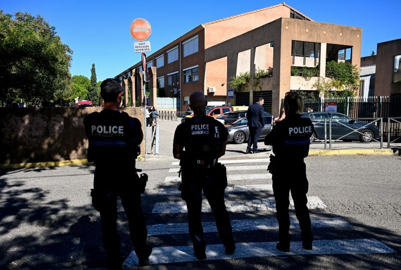 Teenager shoots headmaster, teacher at French school