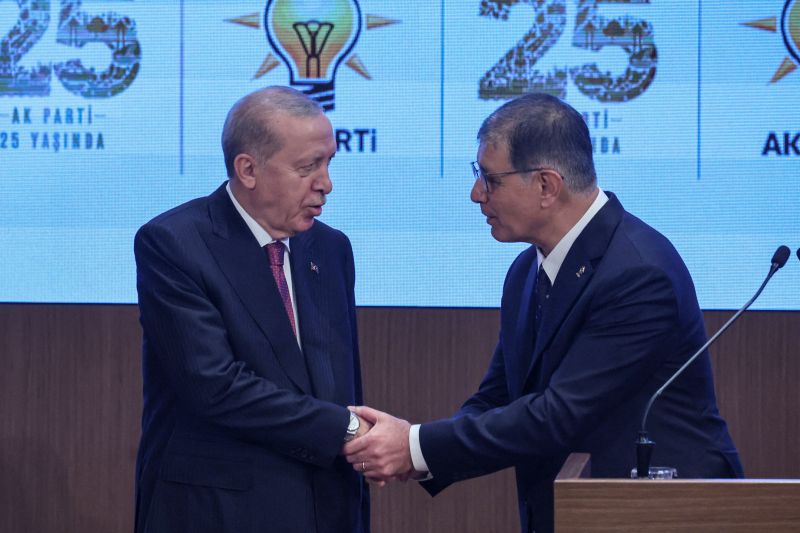 Mayor of opposition stronghold Izmir defects to Erdogan party