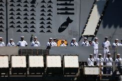 Des marins à bord de l'USS Abraham Lincoln à son arrivée sur la base navale de San Diego, en Californie, le 8 octobre 2026. Photo David Swanson / AFP