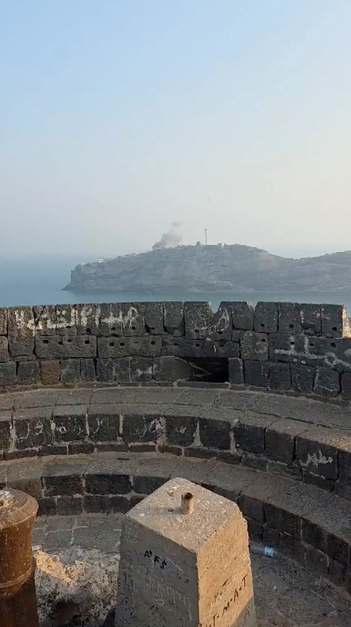 Au moins cinq morts dans des frappes houthies près du palais présidentiel à Aden