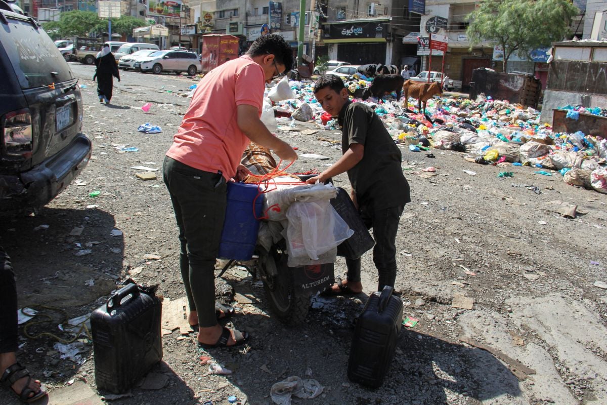 Houthi attack on government camp kills over 30