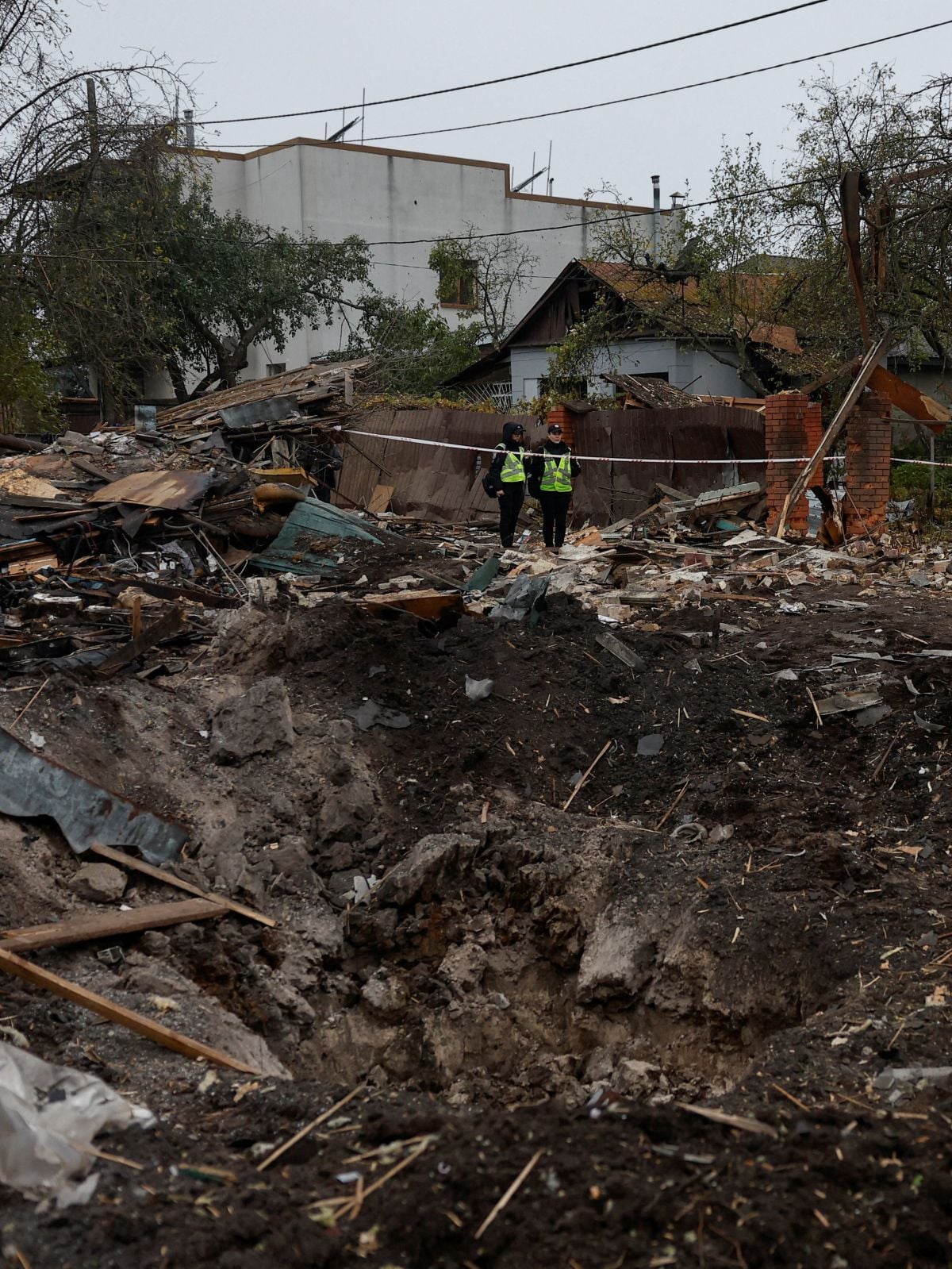 Russian strikes kill 7 after US envoy meets Putin