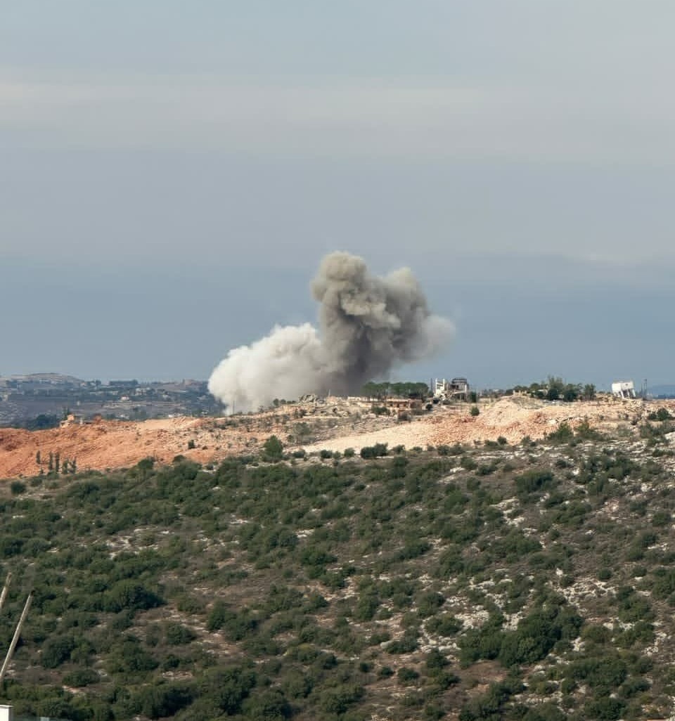 Israeli forces fire stun grenades at Lebanese soldiers in inhabited village of Deir Mimas