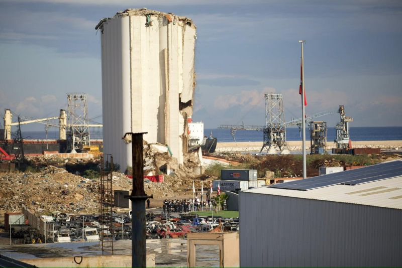La foule afflue également vers le port de Beyrouth, où le pape est attendu à 9h30