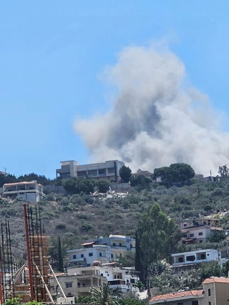 Israel strikes Mansouri; fires flares on Ali Taher and artillery shells on Shebaa