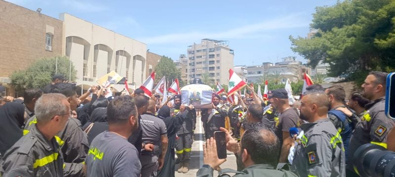 Funérailles à Saïda des deux secouristes tués par Israël mardi à Nabatiyé