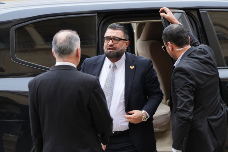 En image : arrivée au Grand Sérail du ministre syrien de la Justice, pour la signature d'un accord judiciaire avec le Liban