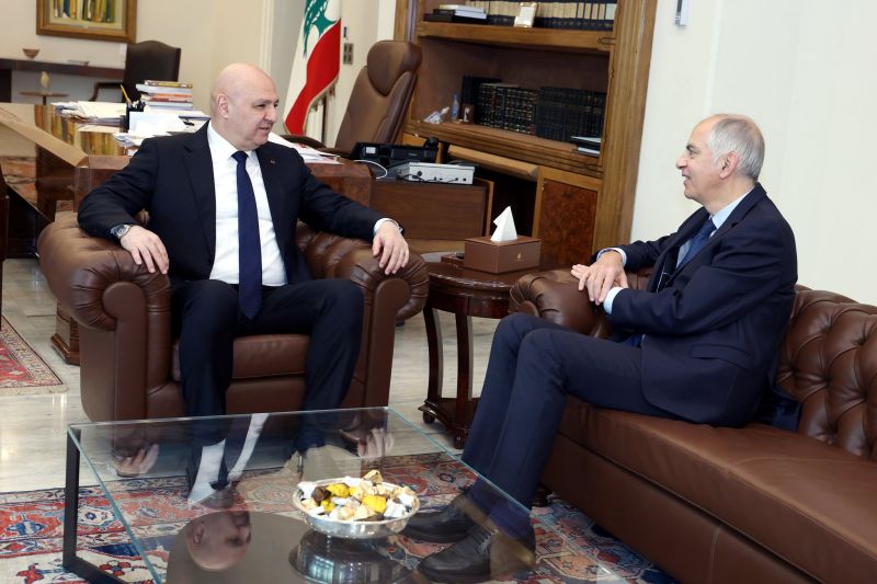 Réunion entre Aoun et Magro sur la conférence de soutien à l’armée libanaise